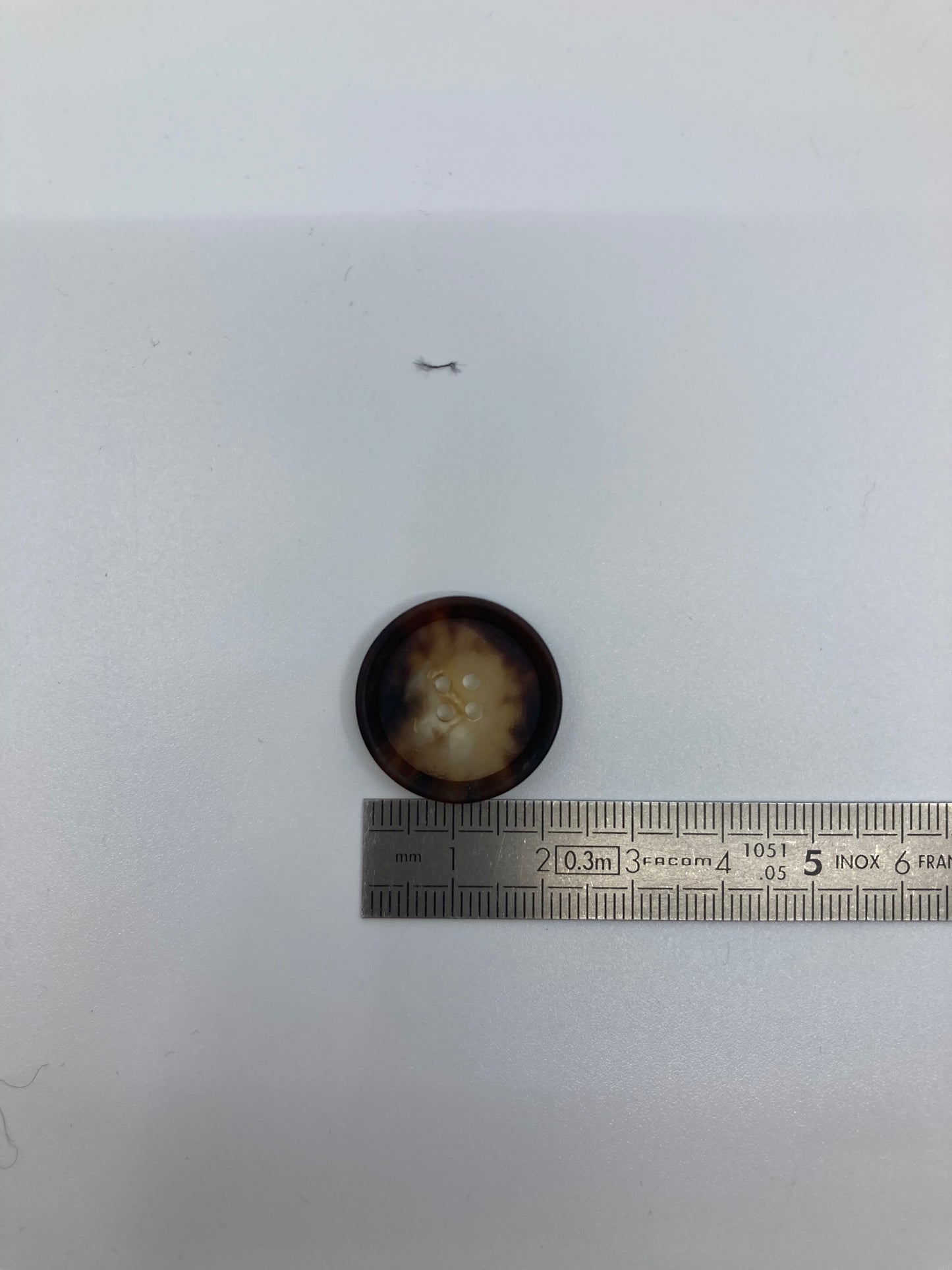 Boutons façon écaille - 4 trous - 23 mm