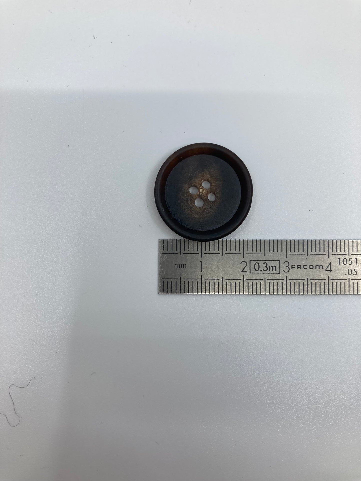 Boutons façon écaille - 4 trous - 23 mm