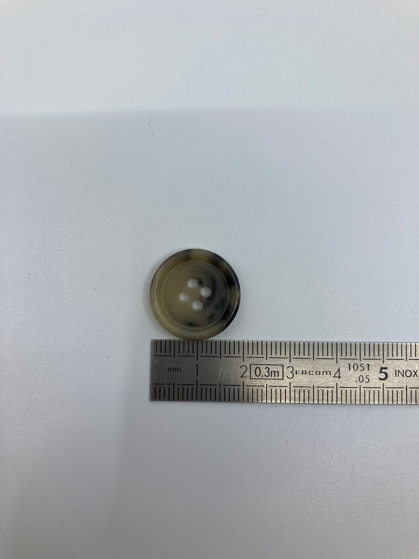 Boutons façon écaille - 4 trous - 20 mm