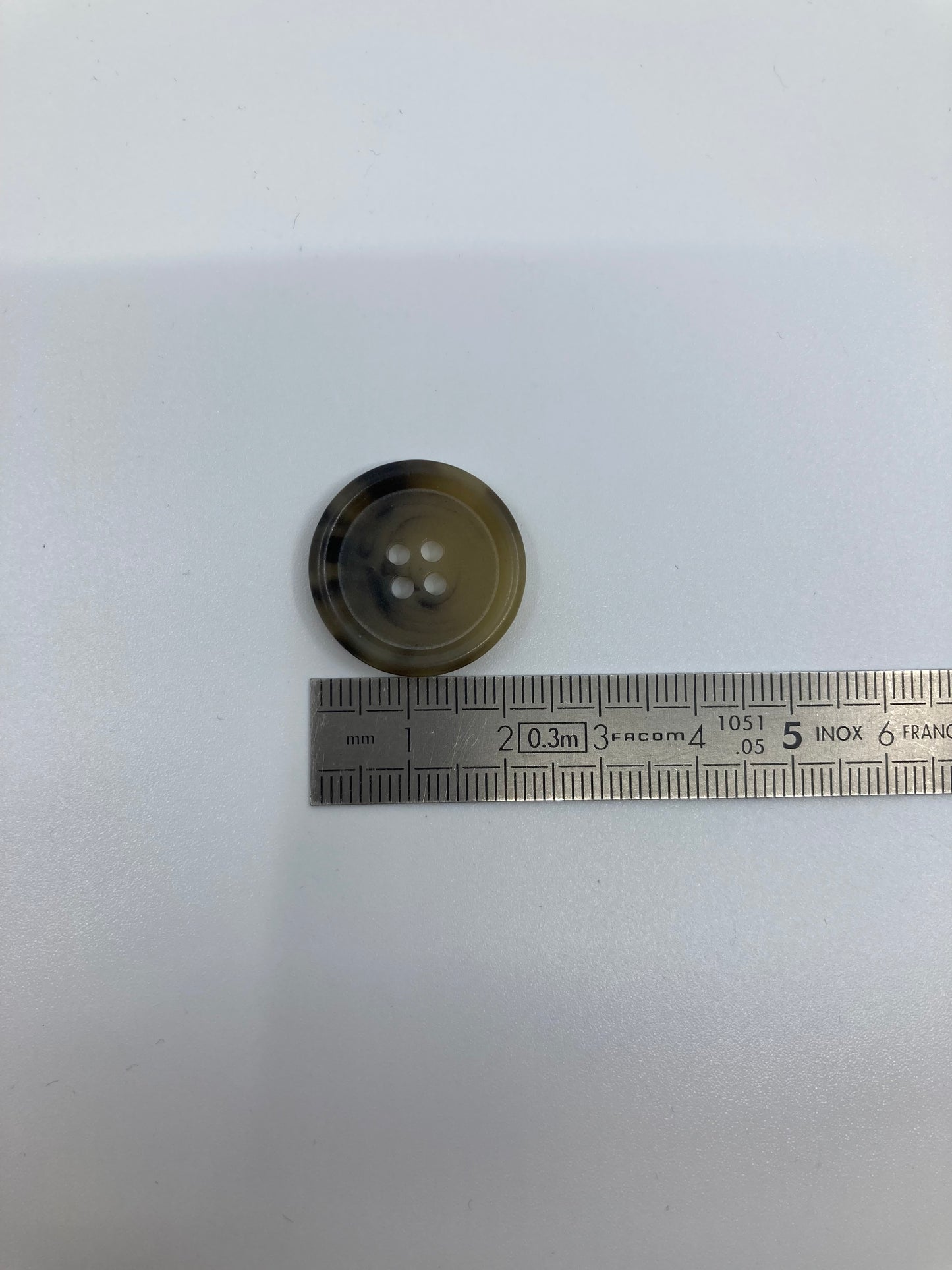 Boutons façon écaille - 4 trous - 23 mm