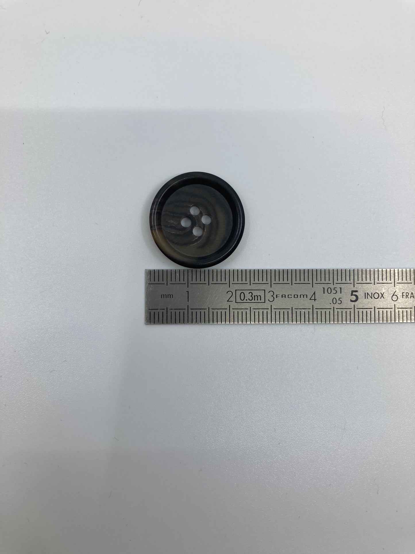 Boutons façon écaille - 4 trous - 23 mm