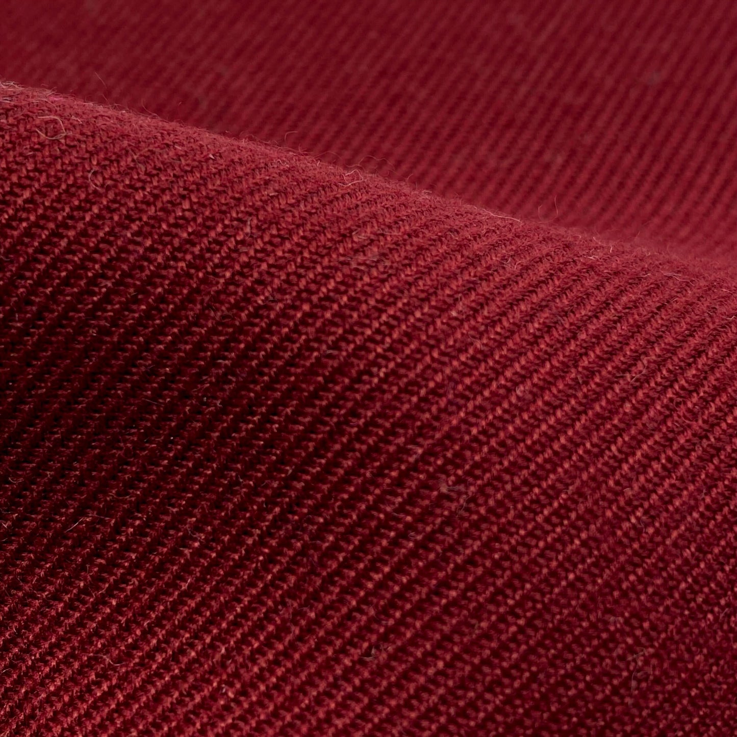 Tissu - Sergé viscose polyester bordeaux