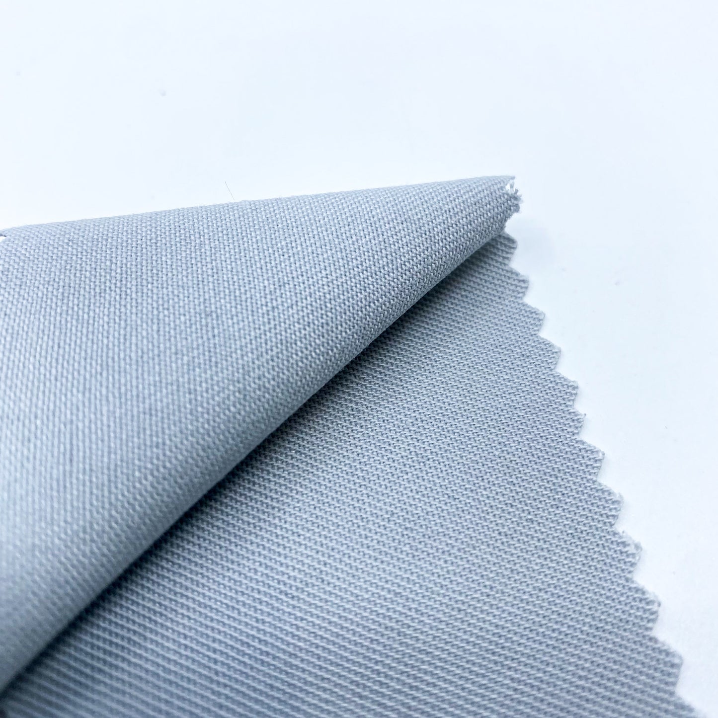 Tissu - Sergé défroissable coton polyester gris pâle